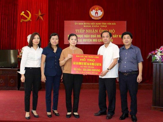Chia sẻ khó khăn cùng bà con Mù Cang Chải
