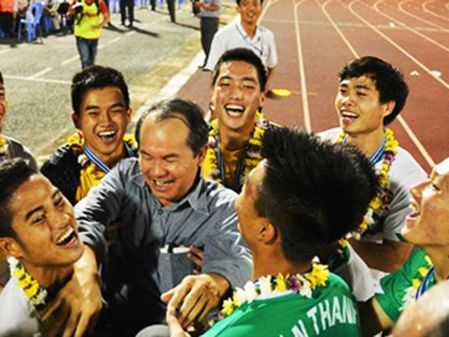 Bầu Đức nuôi quân 10 năm, xài một SEA Games