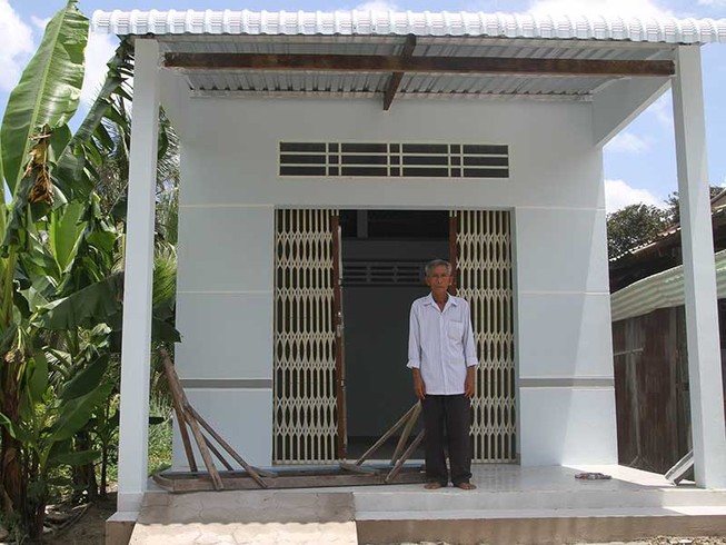 Hàng chục hộ dân lâm nợ vì nhà tình thương