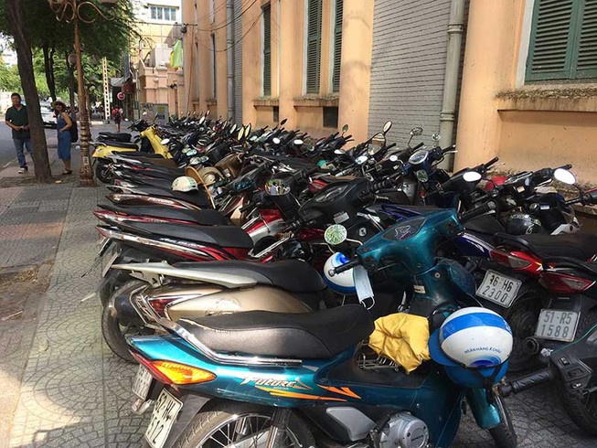 Ông Hải cho tồn tại một bãi xe đường sách