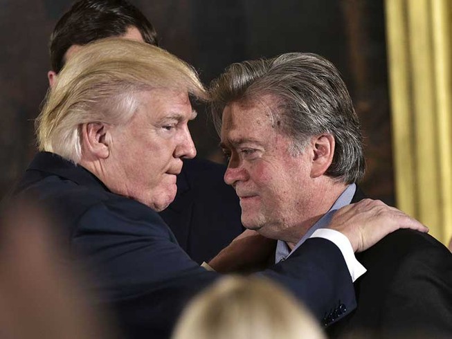 Cố vấn của Tổng thống Trump lung lay ghế