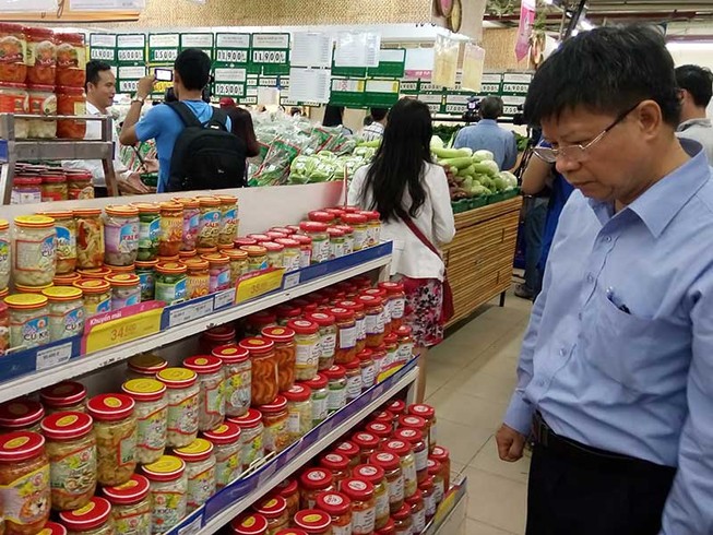 Bộ Tài chính họp, các chuyên gia phản pháo