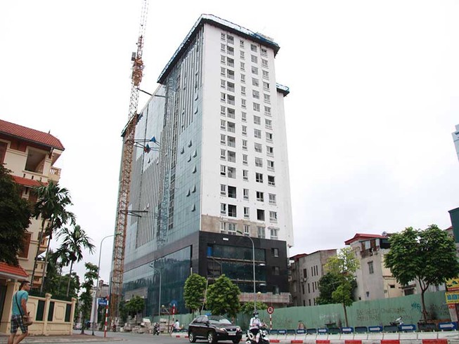 Chủ đầu tư phản ứng việc cắt ngọn nhà 8B Lê Trực