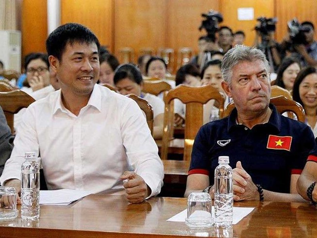 Khi HLV nội bị ‘lung lay’