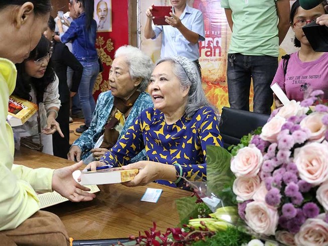 Trần Tố Nga và Đường trần - Ngọn lửa không bao giờ tắt