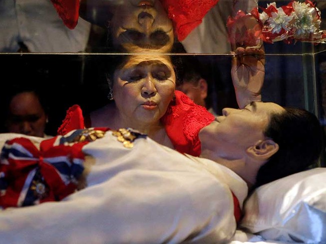 Sự hồi sinh của nhà Marcos ở Philippines