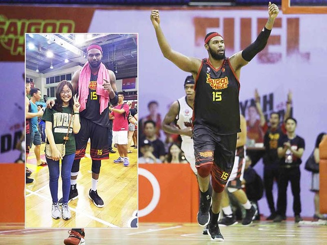 Darius Lewis: ‘Thần đèn’ 2,11 m thành ‘hot boy’