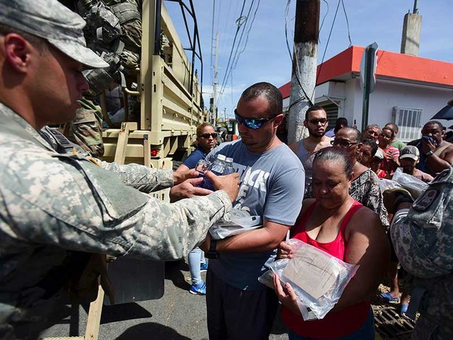 Ông Trump gặp sóng gió vì Puerto Rico
