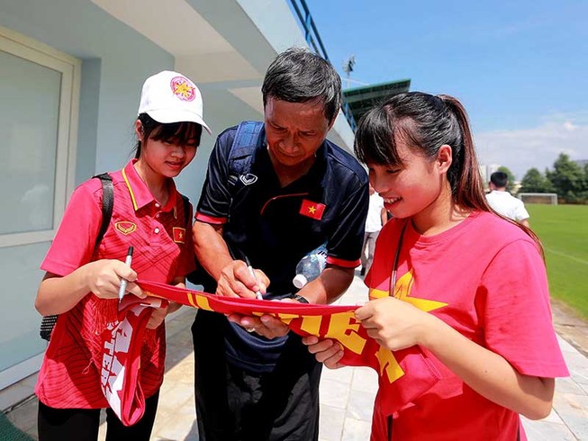 Sự thận trọng và tỉnh táo của HLV Mai Đức Chung