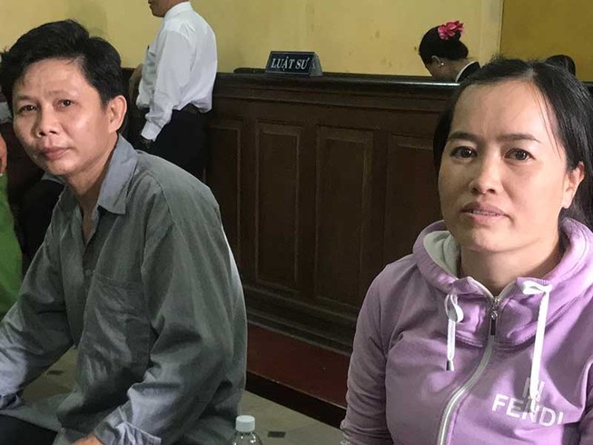 Mẹ bị tố nhưng bắt vợ chồng con?