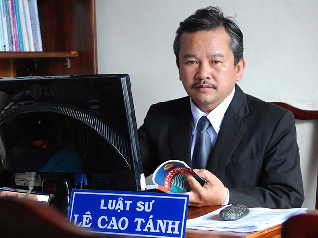 Giáo viên bị sa thải, kiện 10 năm chưa xong