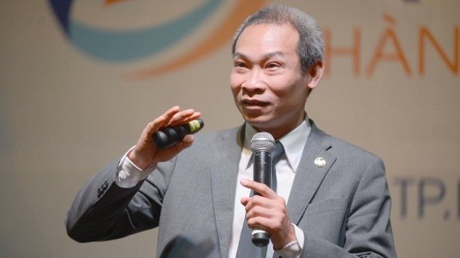 Phó Viện trưởng Viện Nghiên cứu quản lý kinh tế Trung ương (CIEM) Phan Đức Hiếu kể: “Tôi đã từng chứng kiến nhiều chủ DN khóc trong các cuộc hội thảo chỉ vì thủ tục vô cảm”.