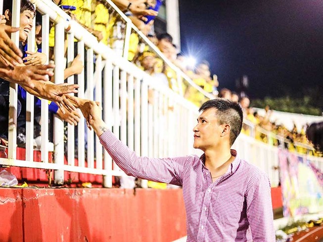 Công Vinh tung hỏa mù