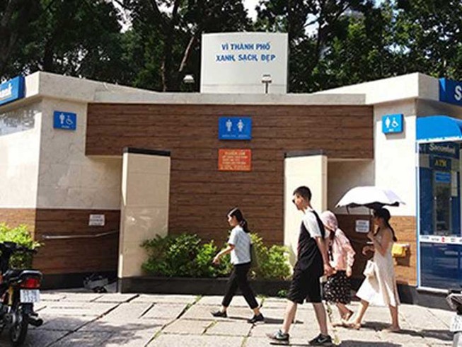 TP yêu cầu làm nhanh nhà vệ sinh, thùng rác công cộng