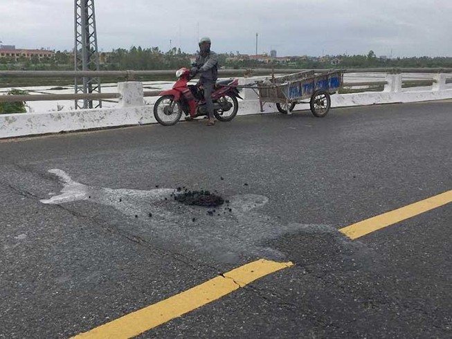 Sửa đường quốc lộ như đường làng