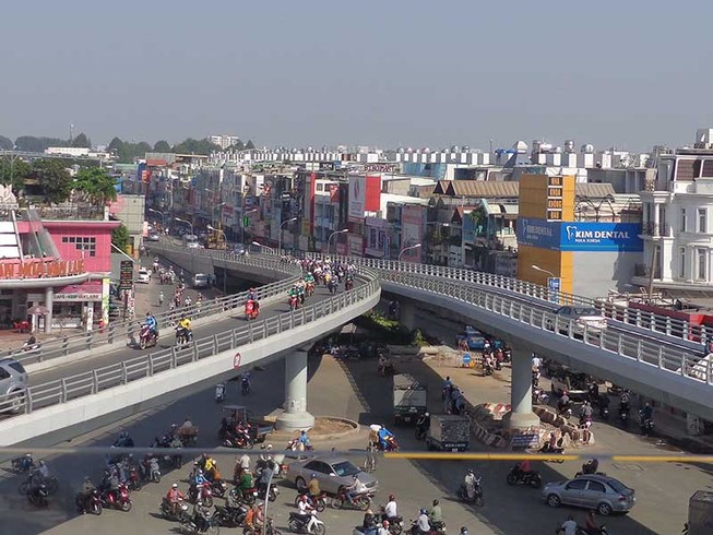 Thông xe cầu vượt, giảm kẹt xe sân bay