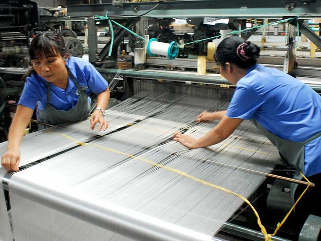 Lương hưu lao động nữ: Không sửa đổi sẽ gánh hậu quả