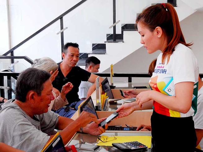 Đâu chỉ mỗi Apple khổ vì giấy phép con