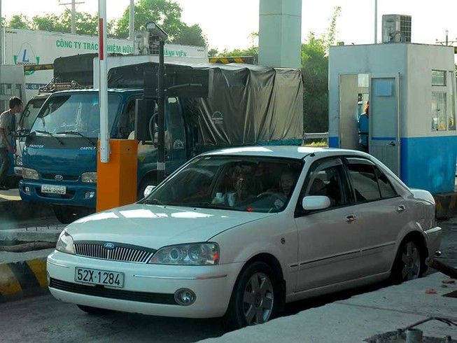 Không nên kéo dài thu phí cao tốc Trung Lương