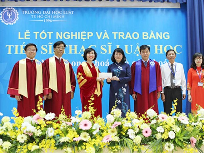 ‘12.000 tỉ và 9.000 tiến sĩ’: Tránh lặp lại vết xe cũ