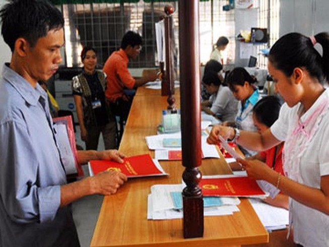 Thực hư ‘giấy đỏ ghi đầy đủ tên người trong gia đình’