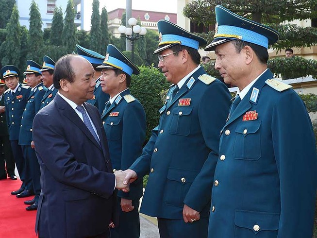 Thủ tướng thăm Quân chủng Phòng không-Không quân
