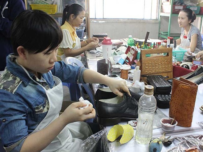 Ngừng giảm lương hưu lao động nữ: Đợi đến bao giờ?