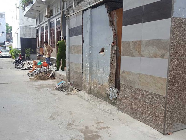 Bức xúc vì hàng xóm trổ nhiều cửa