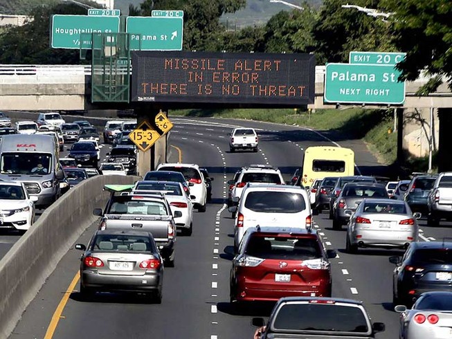 Hawaii thót tim vì báo động tấn công tên lửa