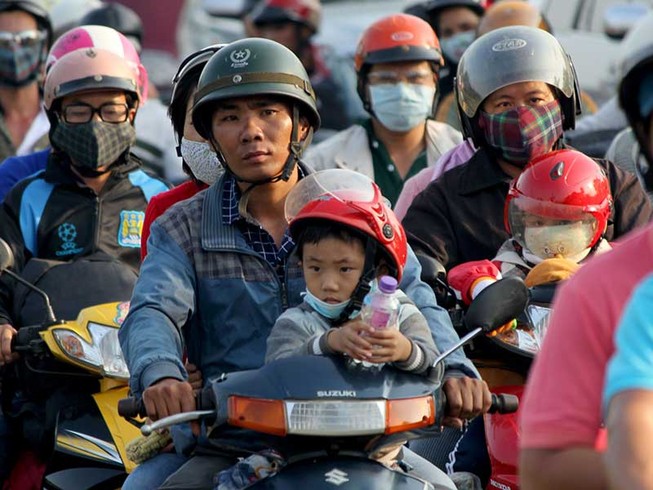 Bắt buộc đội mũ bảo hiểm đối với học sinh từ 6 tuổi