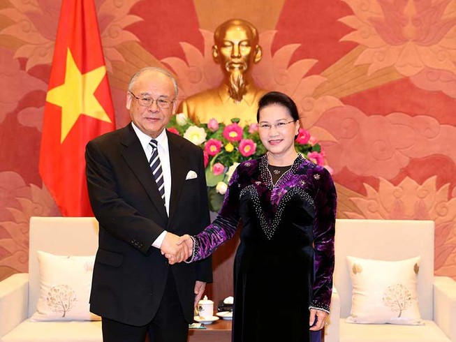 Chủ tịch Quốc hội tiếp cố vấn đặc biệt Tsutomu Takebe
