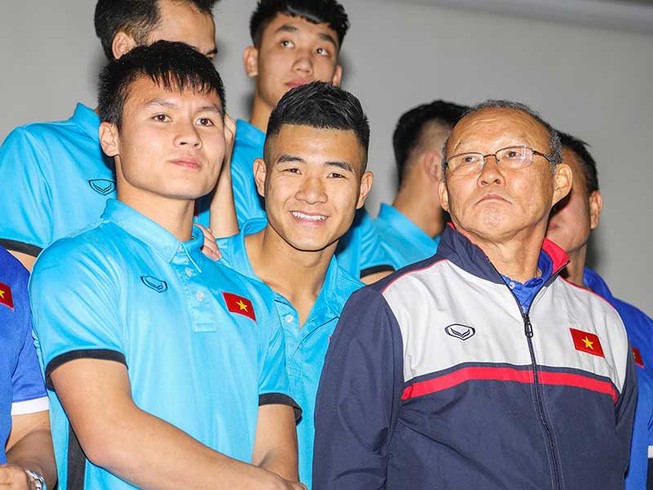 Giữ đôi chân dưới mặt đất