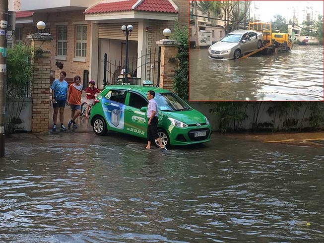 Dân biệt thự khóc ròng vì phải ‘bơi’ trên đường