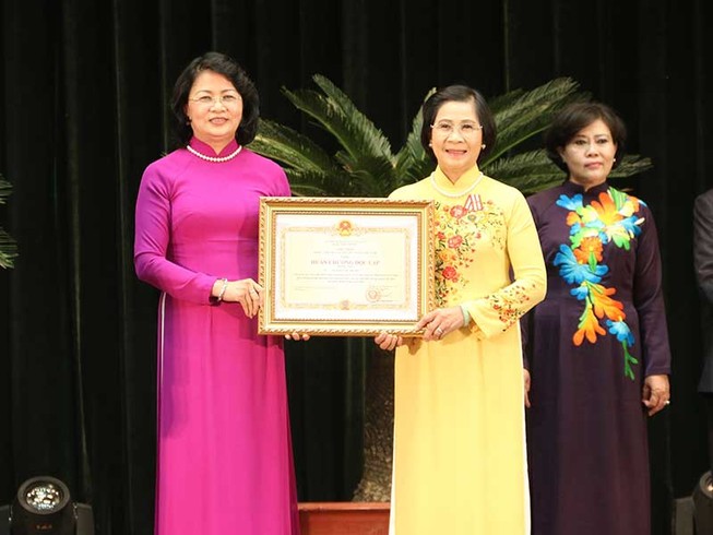 Tặng huân chương Độc lập cho các nguyên lãnh đạo TP.HCM
