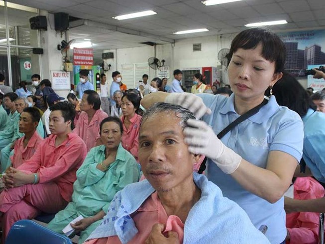 Chủ nhật yêu thương ở ‘nhà thương’ Chợ Rẫy