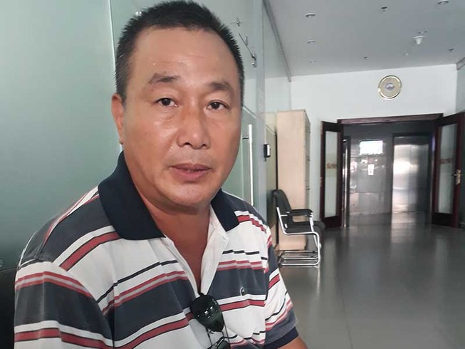 Hết hạn cấm xuất cảnh, vẫn bị vịn