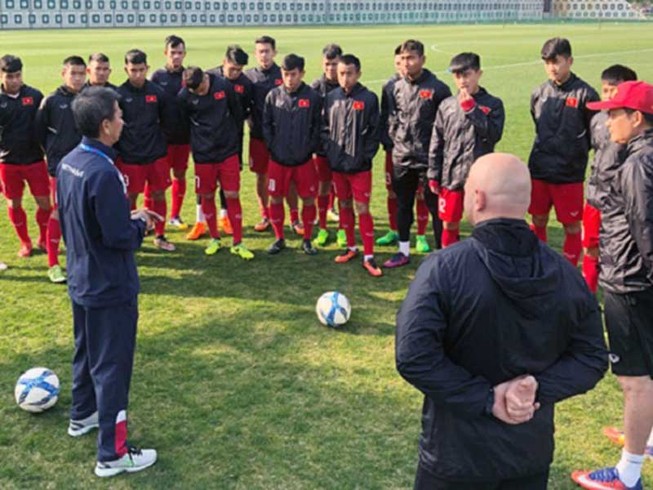 Nhìn U-19 Việt Nam từ giải tứ hùng Suwon JS
