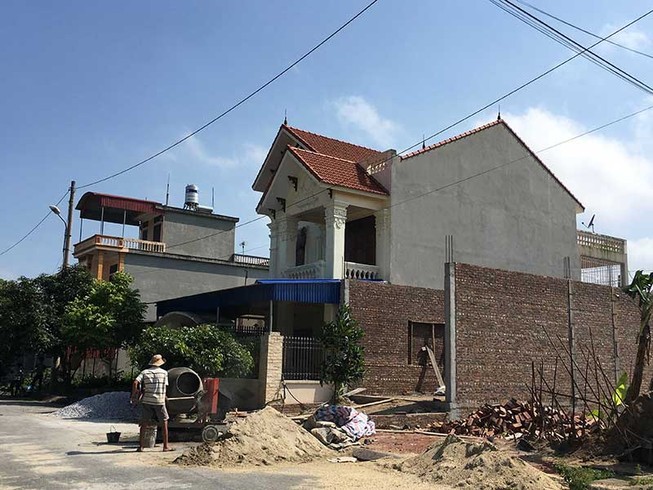 Nhận đất, xây nhà xong… dài cổ chờ giấy đỏ