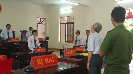 Vụ Nguyễn Khắc Thủy:Đình chỉ nhiệm vụ của chủ tọa có vội vàng?