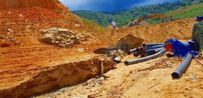 Phá rừng, trộm cát công khai ở lòng hồ Đa Mi