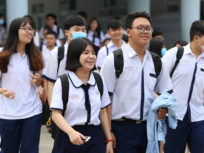 Bài thi tổ hợp Khoa học tự nhiên quá khó, đề tiếng Anh dễ thở