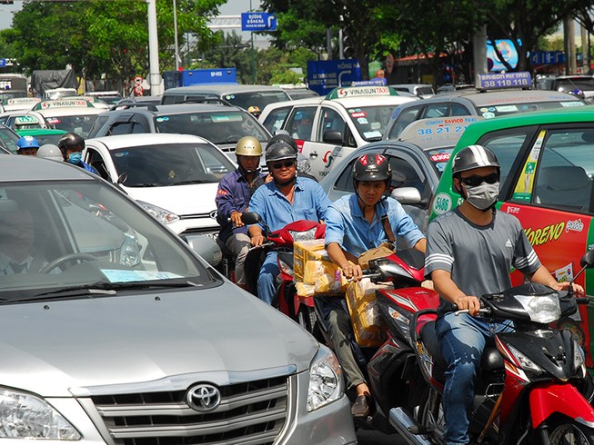 Ưu tiên các dự án gỡ kẹt xe Tân Sơn Nhất