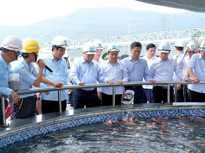 Thủ tướng Nguyễn Xuân Phúc thị sát dự án Formosa Hà Tĩnh