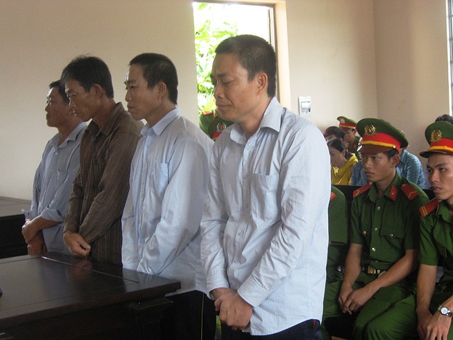 4 anh em ruột lãnh án vì đánh công an xã