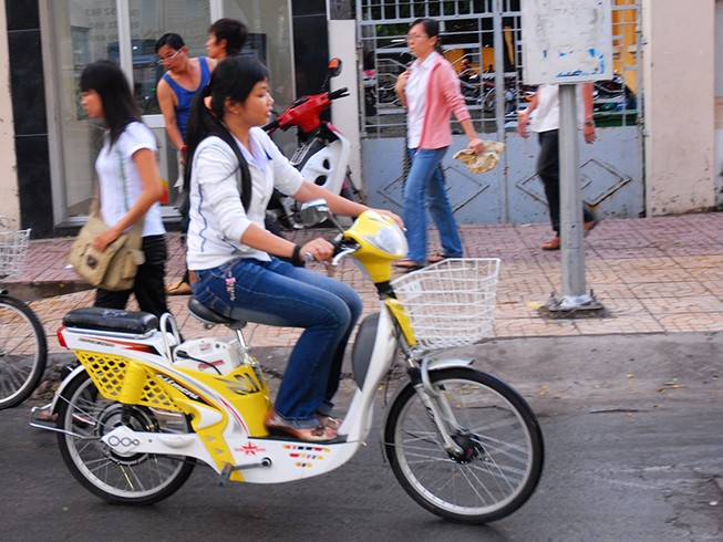 TP.HCM có cần quản lý xe đạp điện?