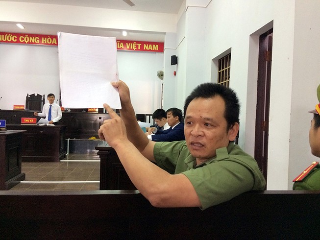 Tranh luận căng thẳng vụ cựu thiếu tá công an kêu oan