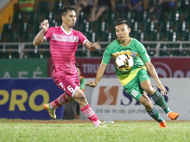 V-League đá trên bàn dễ hơn trên sân