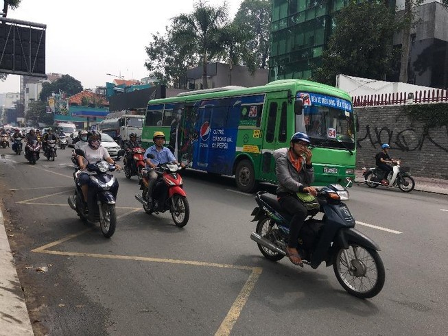 Làn ưu tiên cho xe buýt: Cần cân nhắc kỹ!