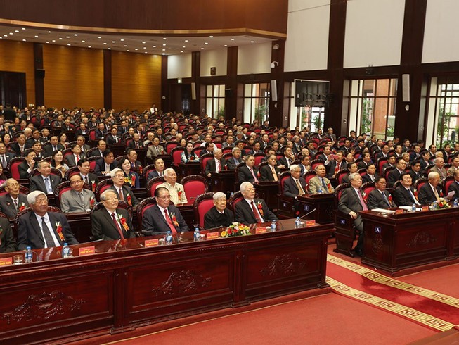 Trên nghiêm, dưới đâu dám ‘một tay che cả bầu trời’