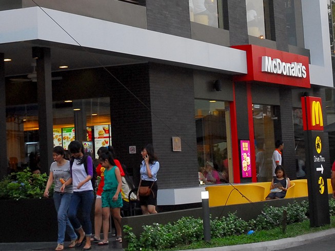 Thức ăn đường phố khiến McDonald’s, Burger King lao đao!